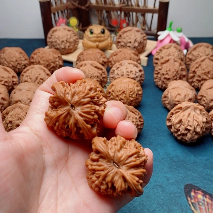 看***情文玩核桃把件老款宫灯40