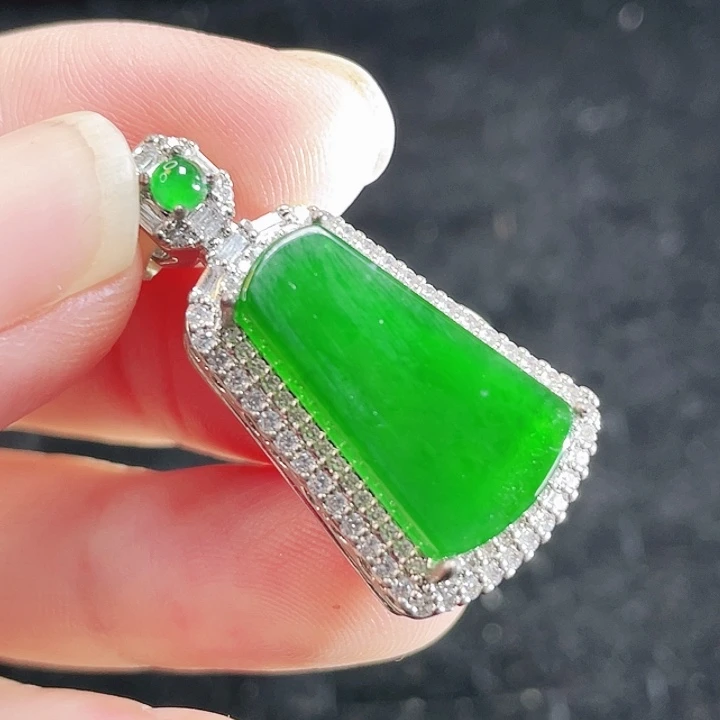 翡翠未镶嵌颈饰75