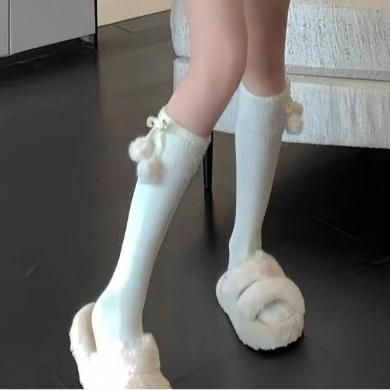 毛绒白色小腿袜