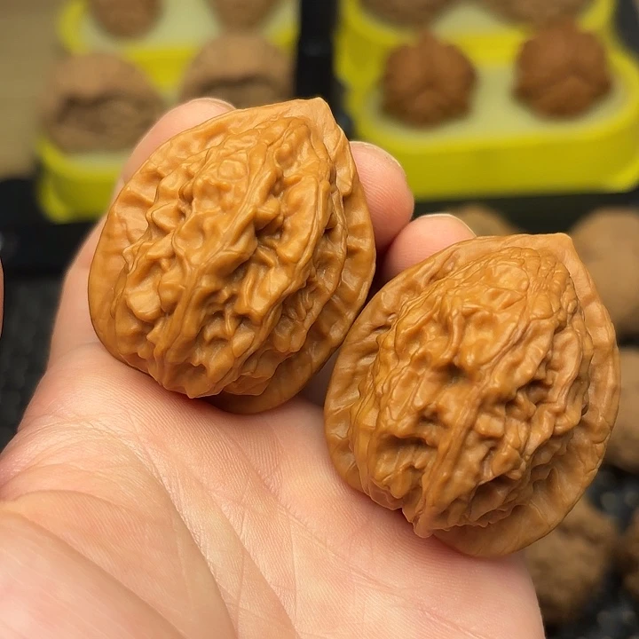 文玩核桃吊坠36全品大红袍