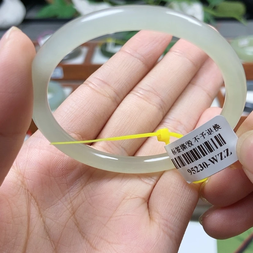 【闪购商品】和田玉手镯未镶嵌53.5