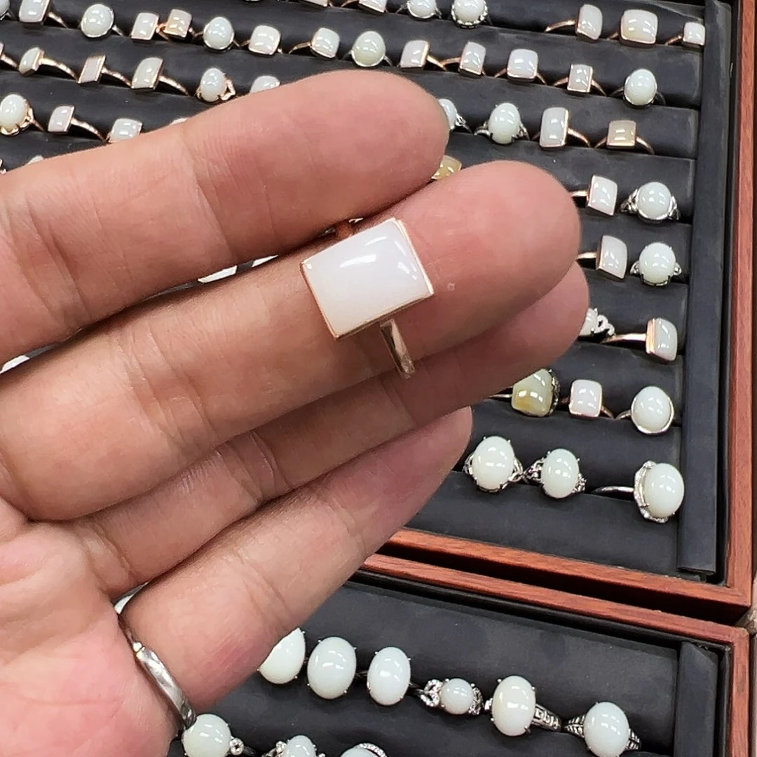 和田玉颈饰未镶嵌娟**拭