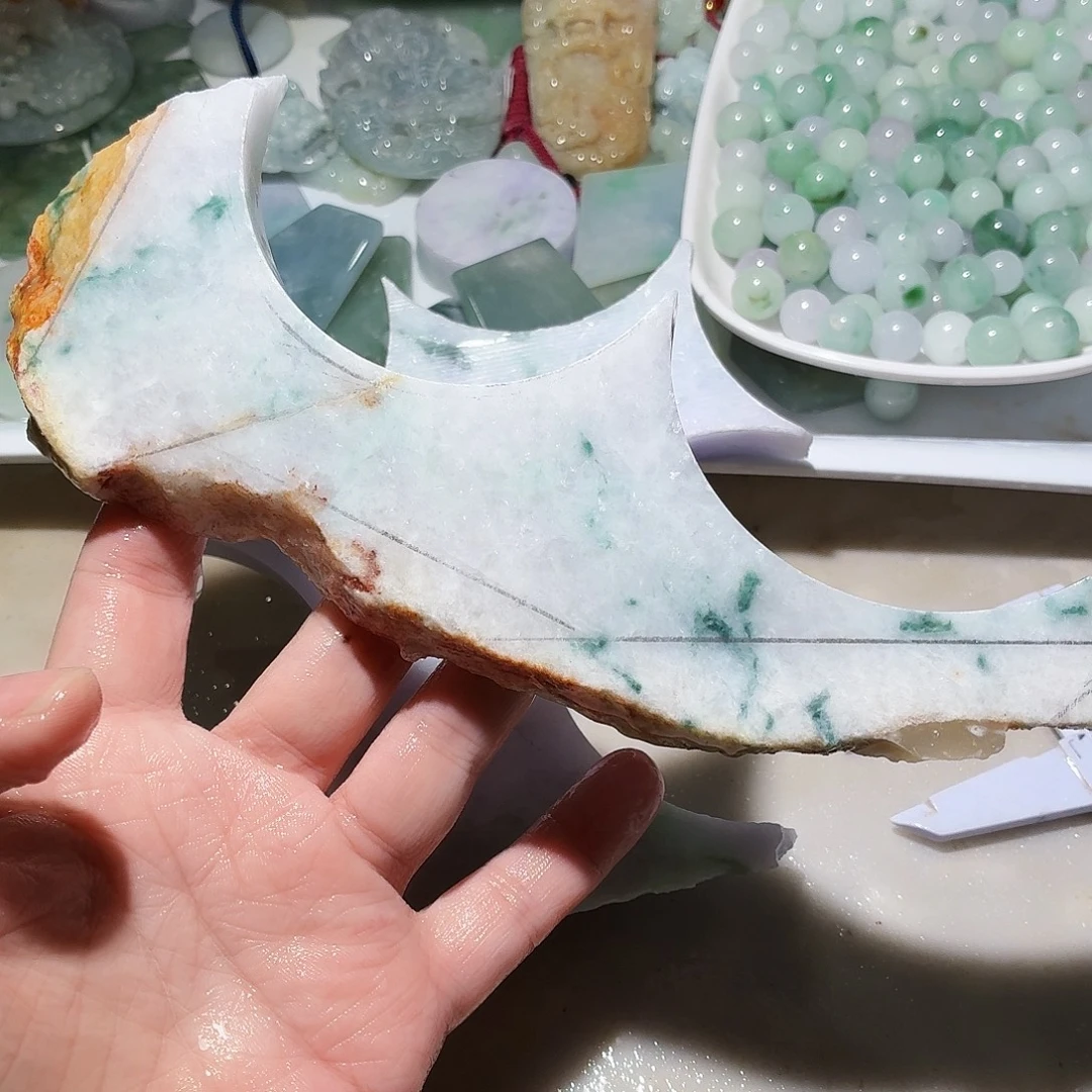 翡翠未镶嵌颈饰边角料