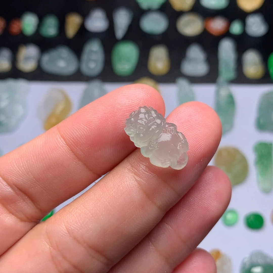 定制翡翠未镶嵌奶龙