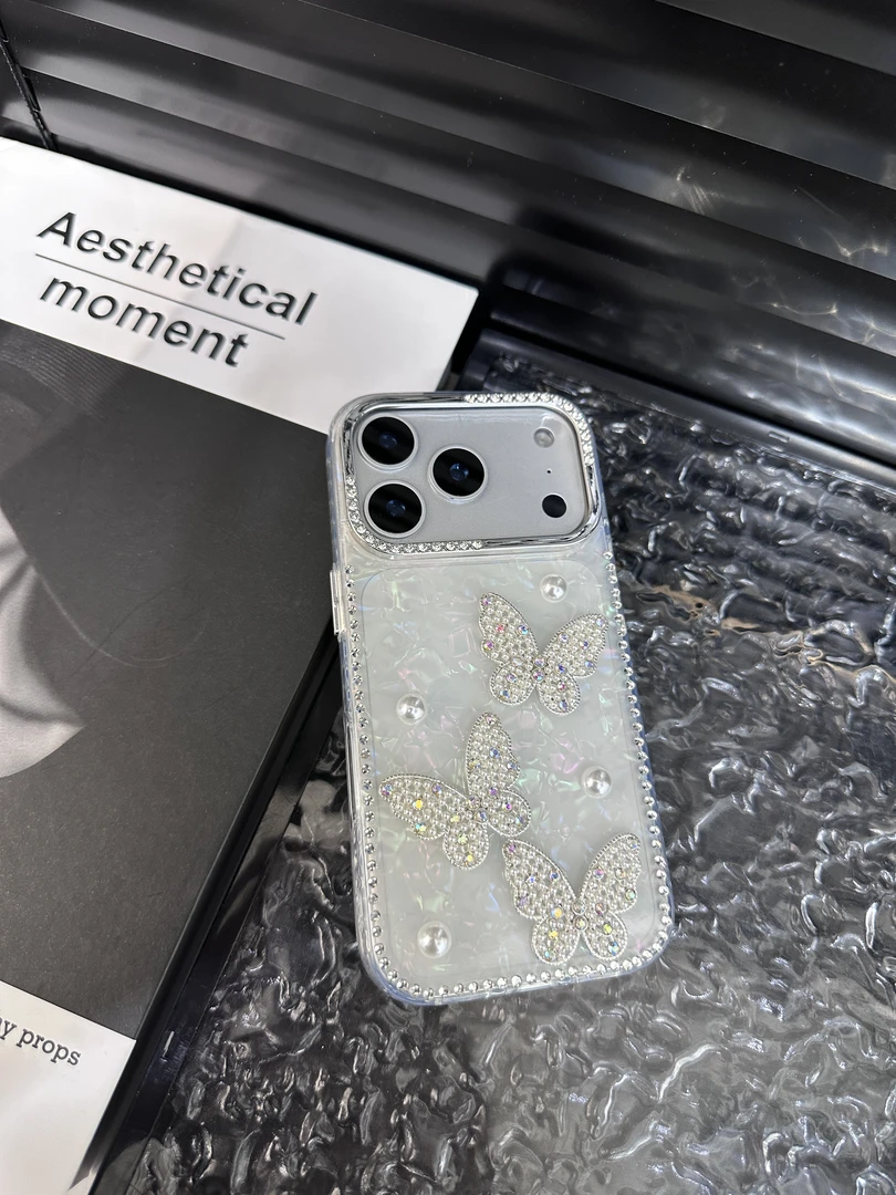 轻奢高级感镶立体蝴蝶水钻标适用苹果17promax/16/15/14/13手机壳