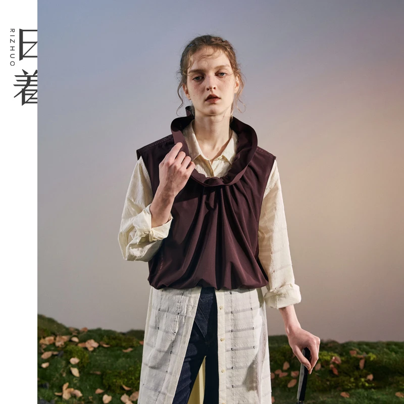 日着踏尘棕套头马甲女2025新款秋装短款木耳边马夹上衣RD3281J2