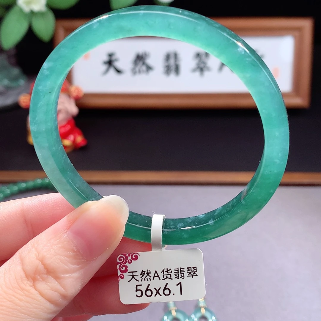 未镶嵌手镯（圆镯）翡翠