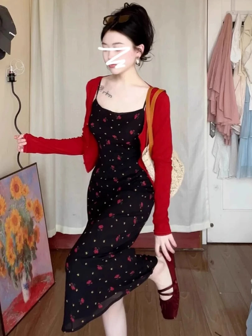 秋季2025新款黑色碎花吊带连衣裙子女针织开衫包臀长裙套装两件套