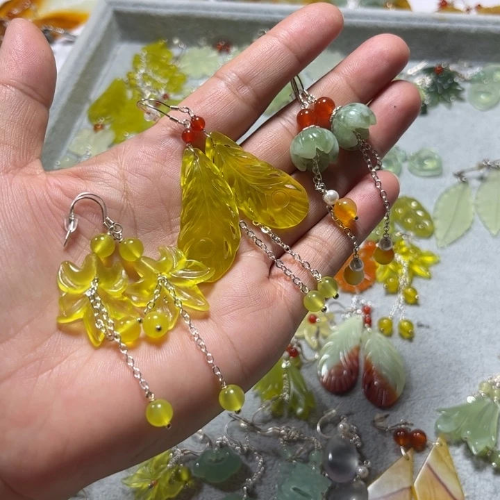 蛇纹石玉合金吊坠