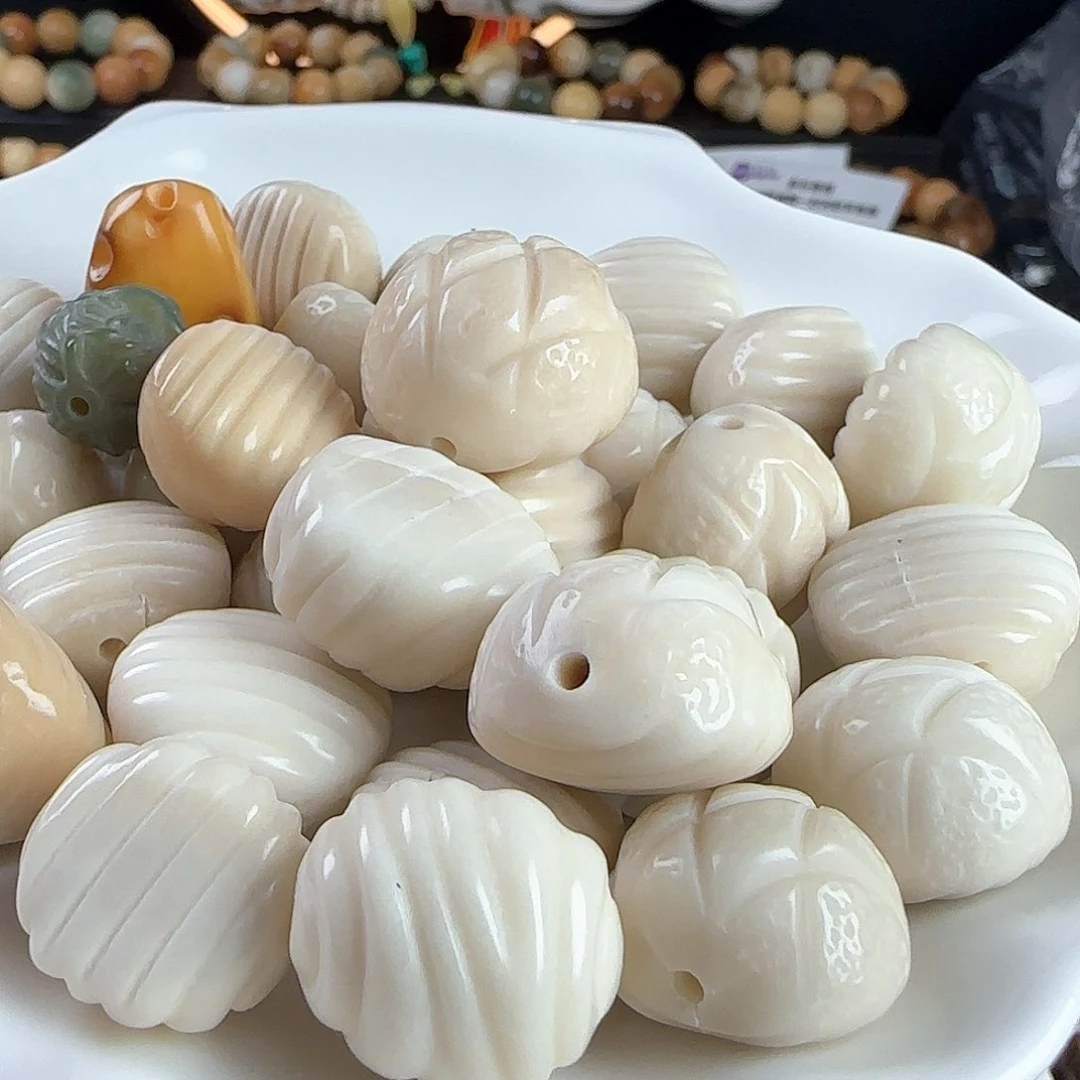 菩提根/象牙果吊坠瑕疵白色混面包7颗有裂不挑瑕