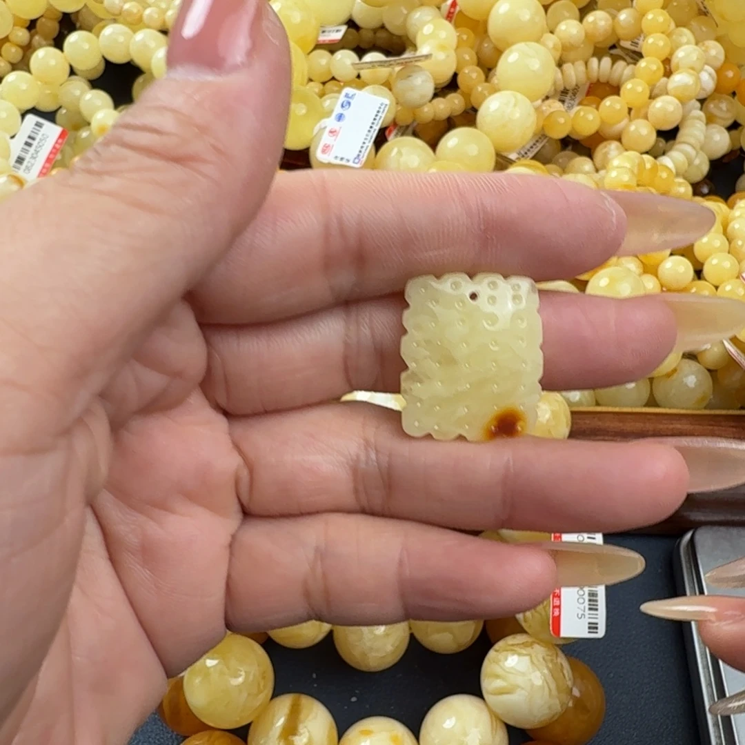 琥珀未镶嵌珠宝奇石