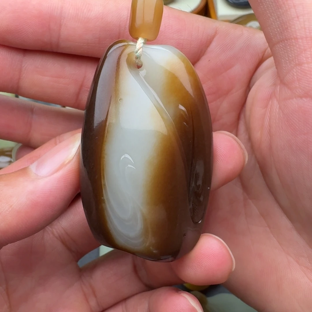 最***人和田玉（糖玉）未镶嵌颈饰