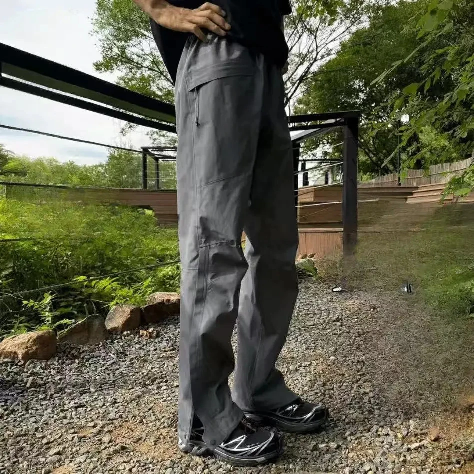 早秋新款一裤两穿轻量化“硬壳”防水拉链压胶弯刀解构立体冲锋裤男