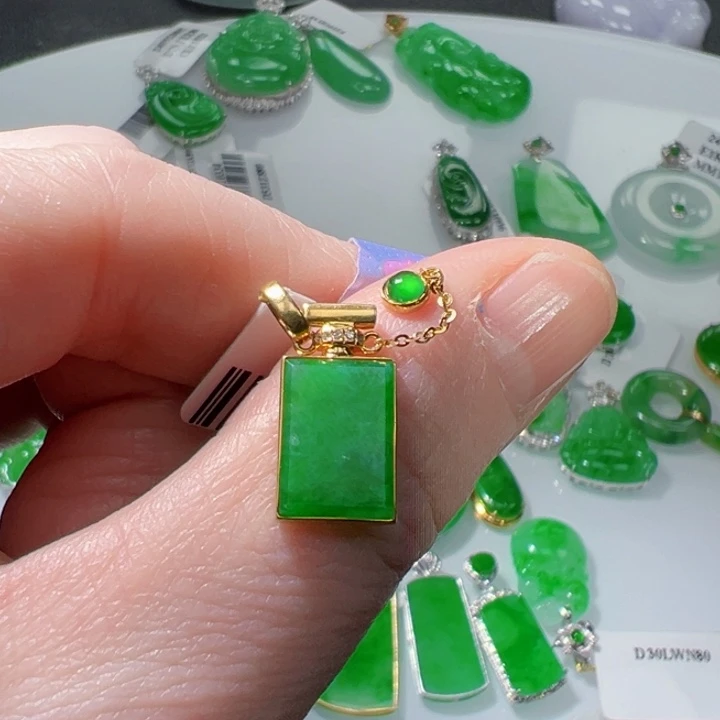 颈饰18K金镶嵌翡翠