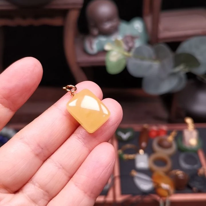 用***4银S925镶嵌颈饰蜜蜡