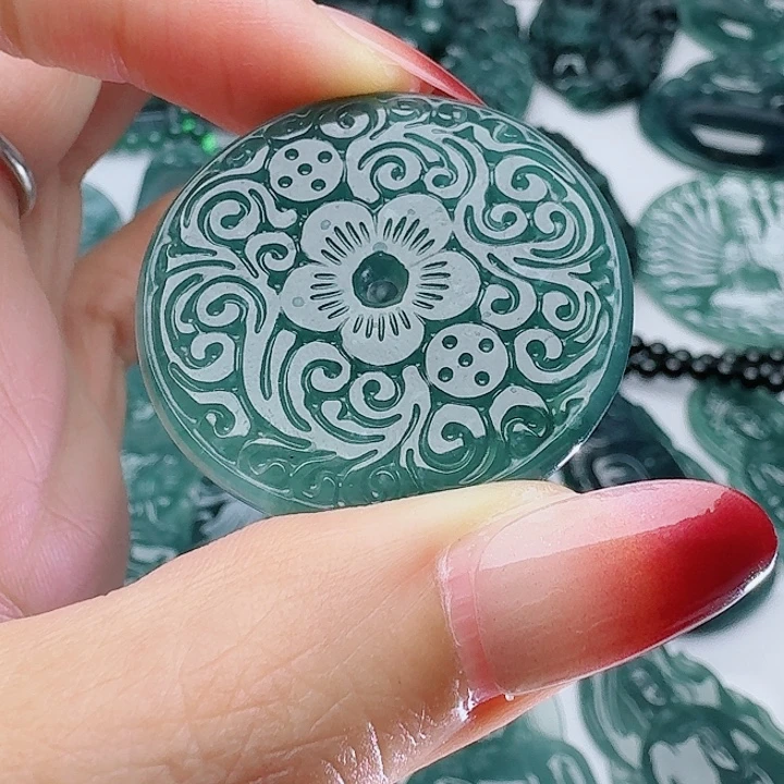 颈饰未镶嵌翡翠天然的A货翡翠多样性发其一