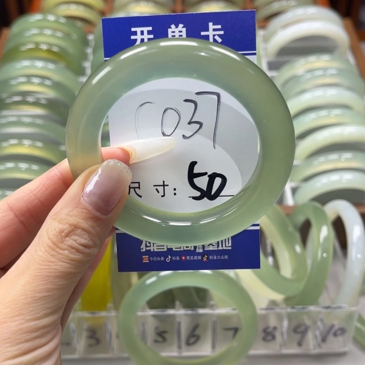 岫玉手镯未镶嵌?*九手镯
