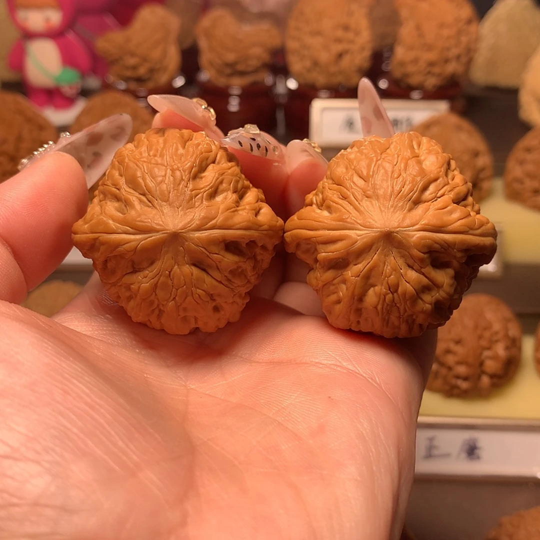 ****手文玩核桃吊坠铁锤，39全品