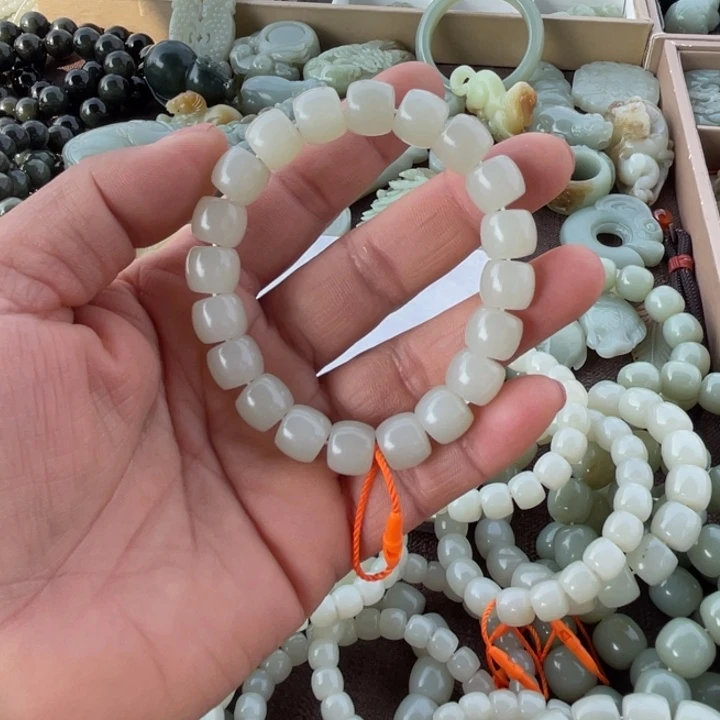 和田玉（糖玉）颈饰未镶嵌阿***?