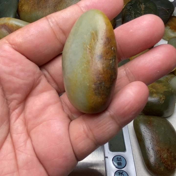 颈饰未镶嵌和田玉（糖玉）