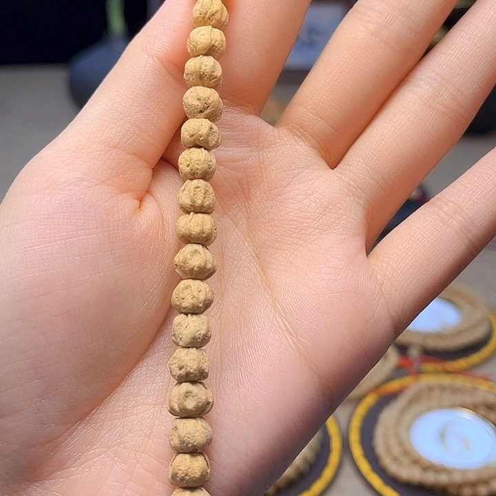 顺***女手串柏香籽/百香籽