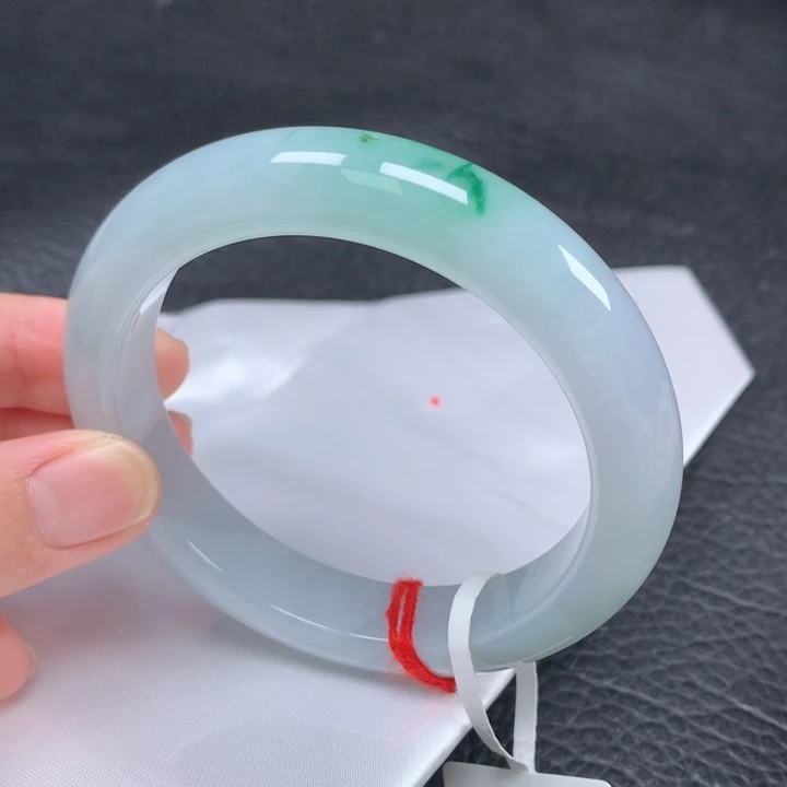 翡翠未镶嵌手镯