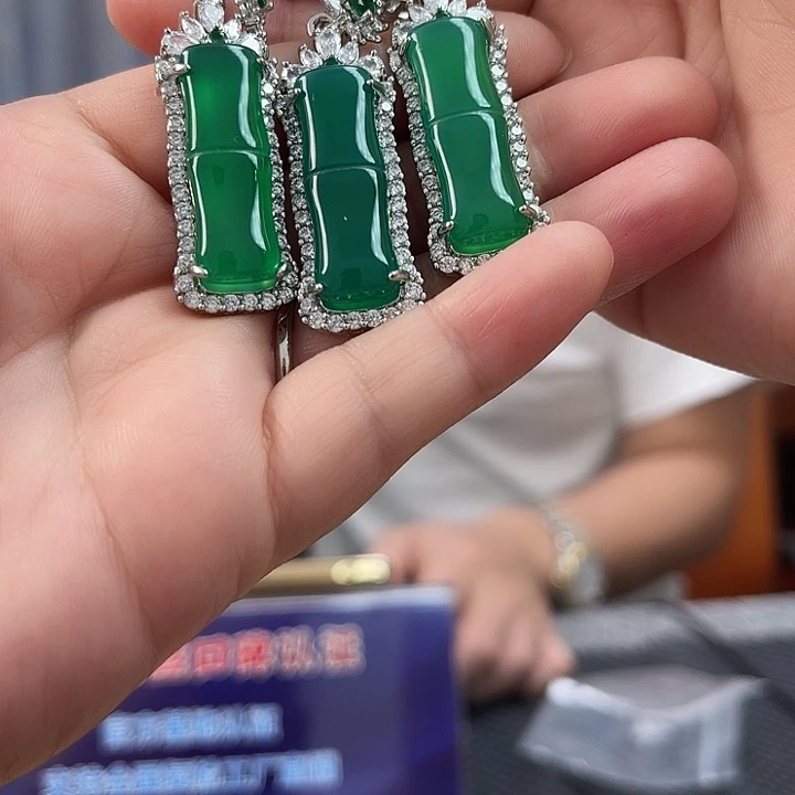 玛瑙/玉髓颈饰未镶嵌吊坠