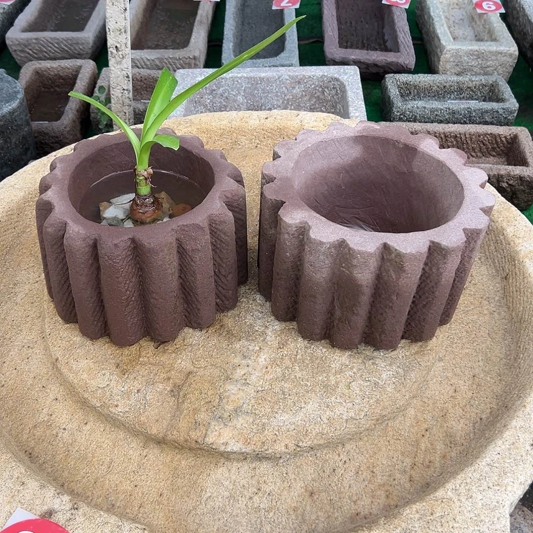 石头紫红石磙掏的石盆