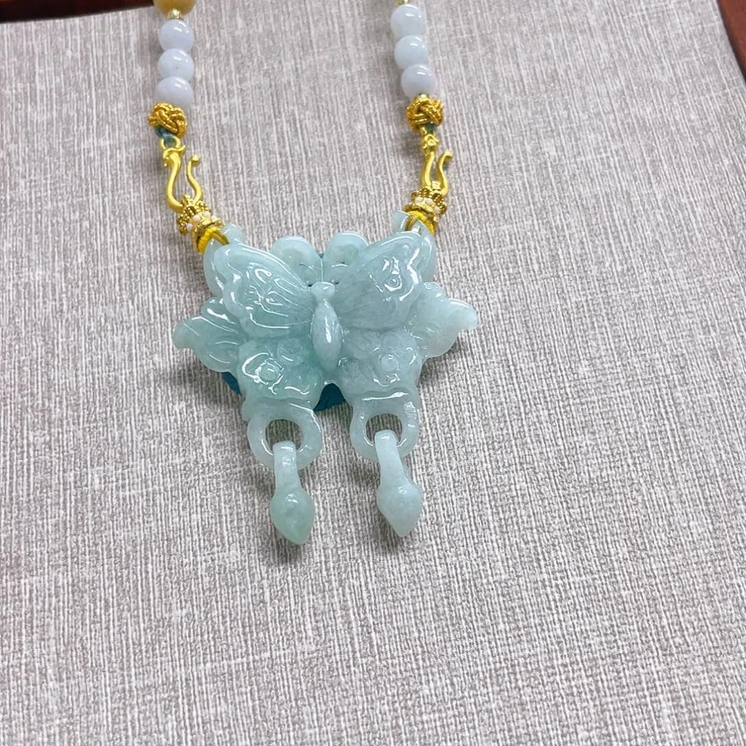颈饰未镶嵌翡翠绿色蝴蝶锁
