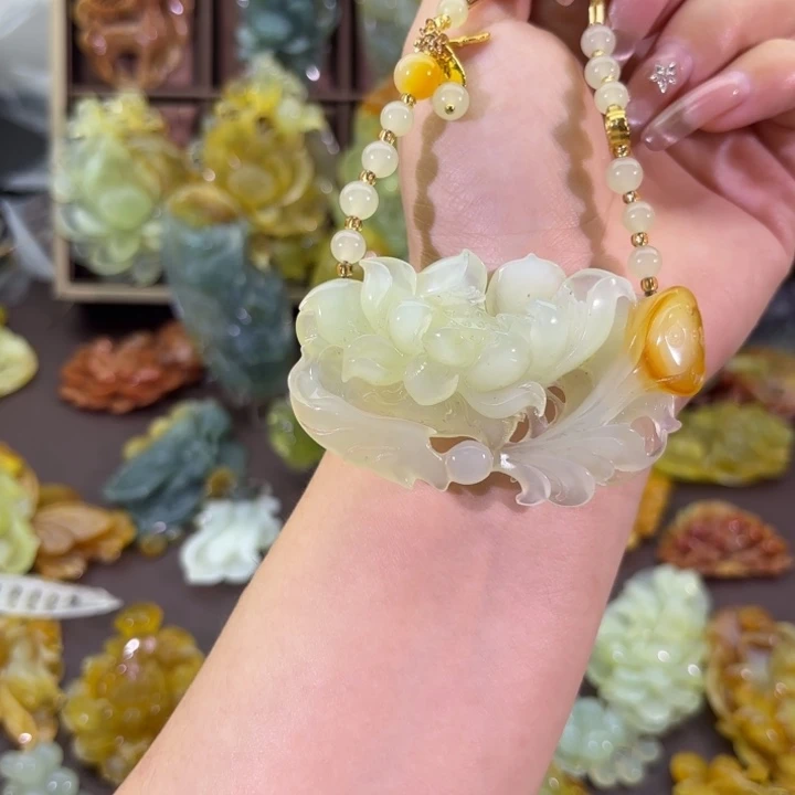 未镶嵌蛇纹石玉颈饰