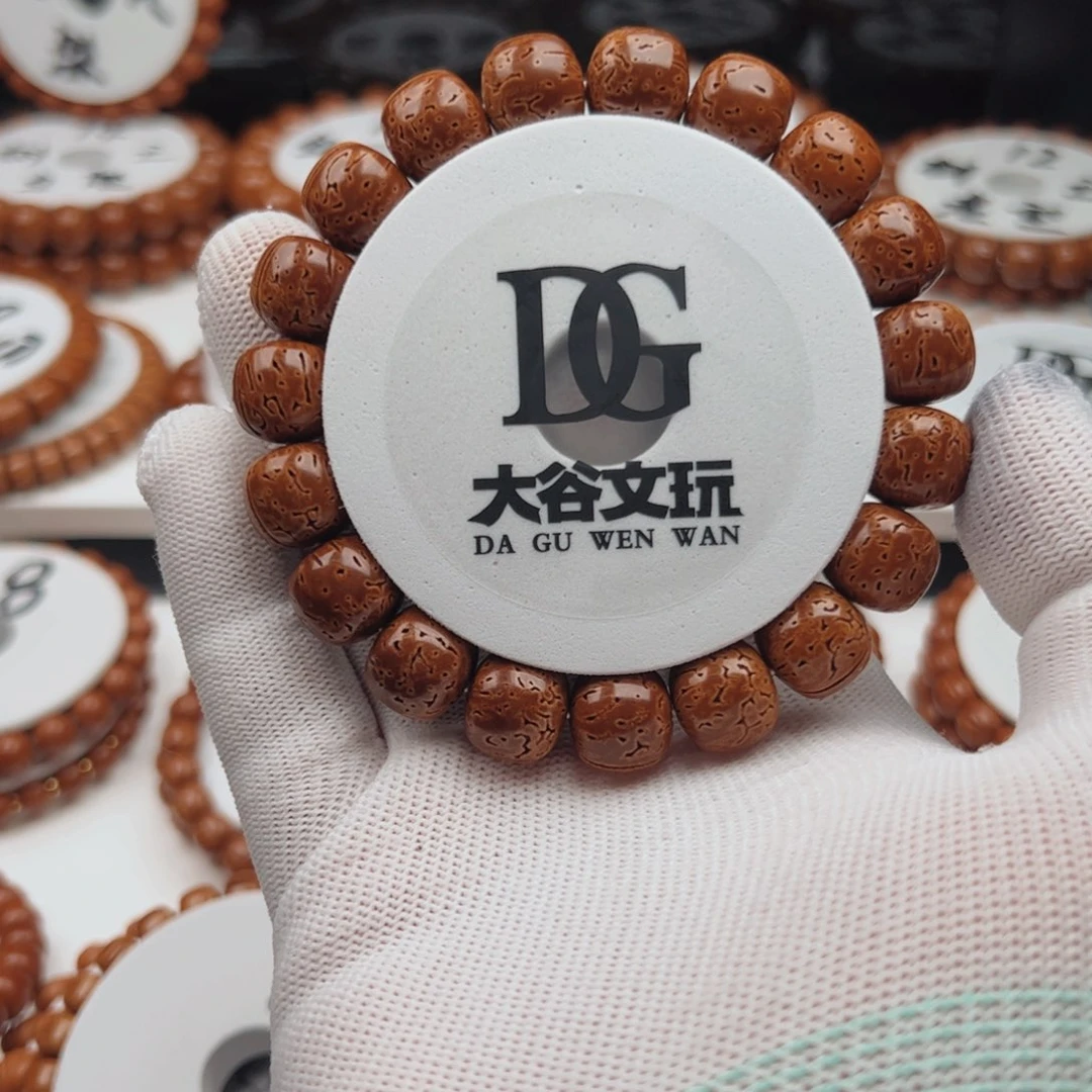 潇***哥吊坠桃核桃核手串