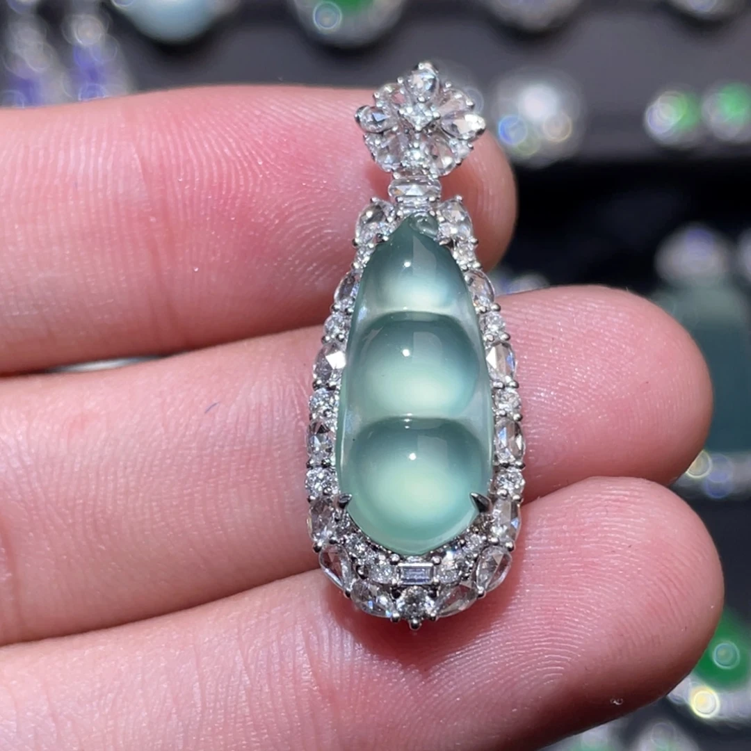 翡翠18K金镶嵌项链