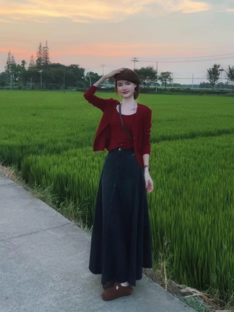 2025秋季新款超好看红色色圆领吊带针织开衫时尚休闲半身裙套装