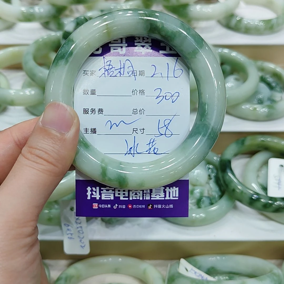 透闪石-蛇纹石玉手镯未镶嵌梧**静