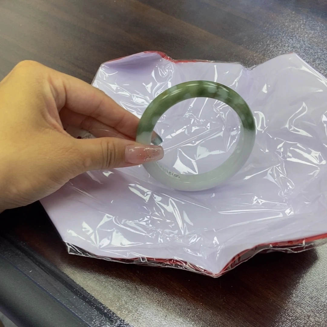 翡翠手镯未镶嵌58口