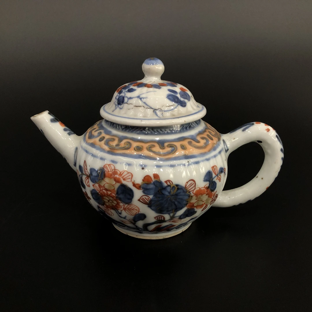 25120635 清早期青花矾红花卉纹执壶 高9.7cm