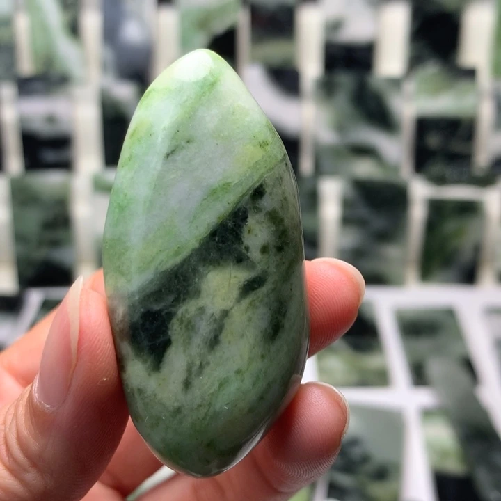 独山玉颈饰未镶嵌