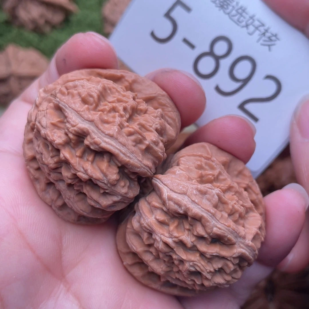 文玩核桃把件三角白38