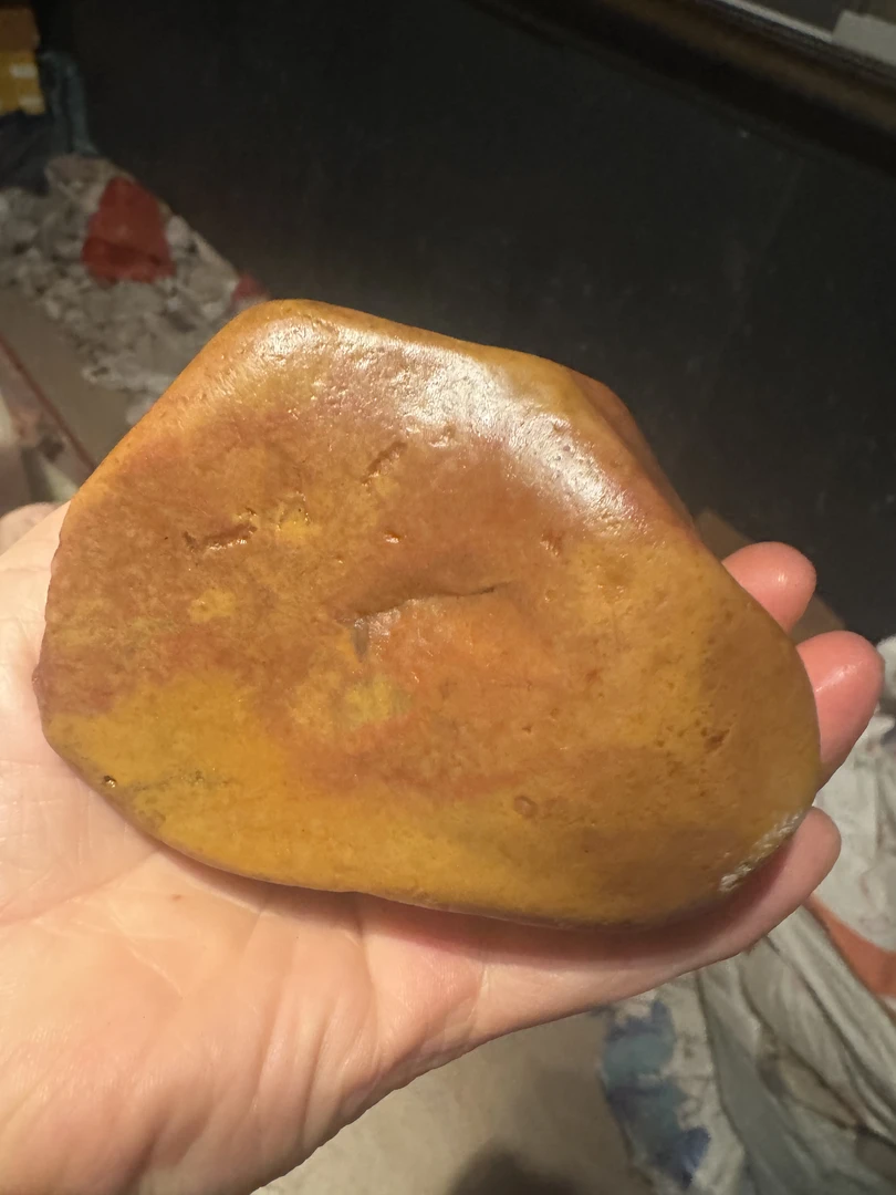 老挝南部田黄原石