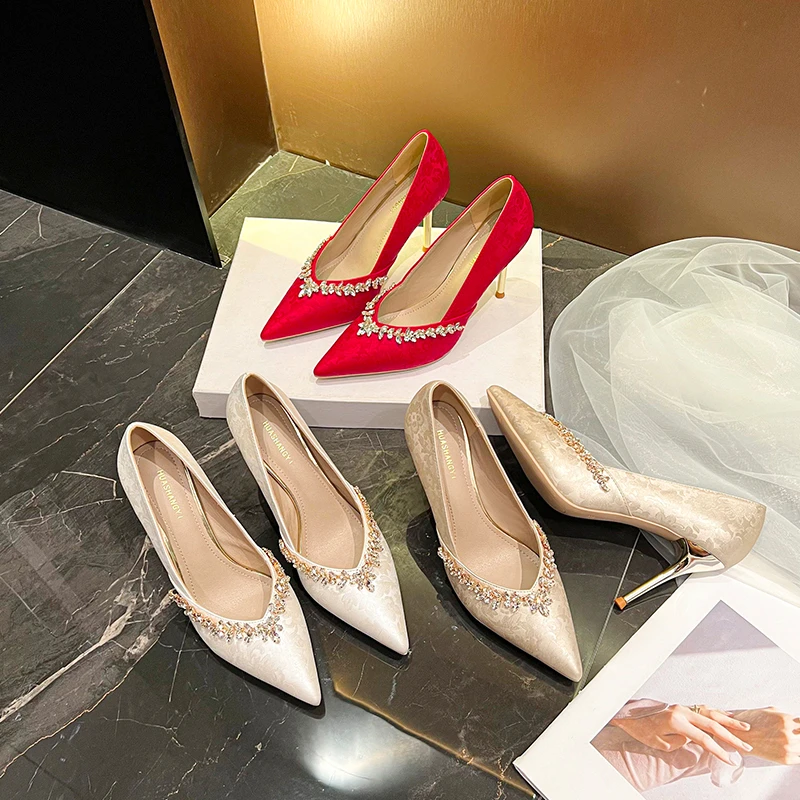 水钻尖头高跟鞋2025春季新款中式国风宴会礼服结婚伴娘女单鞋舒适