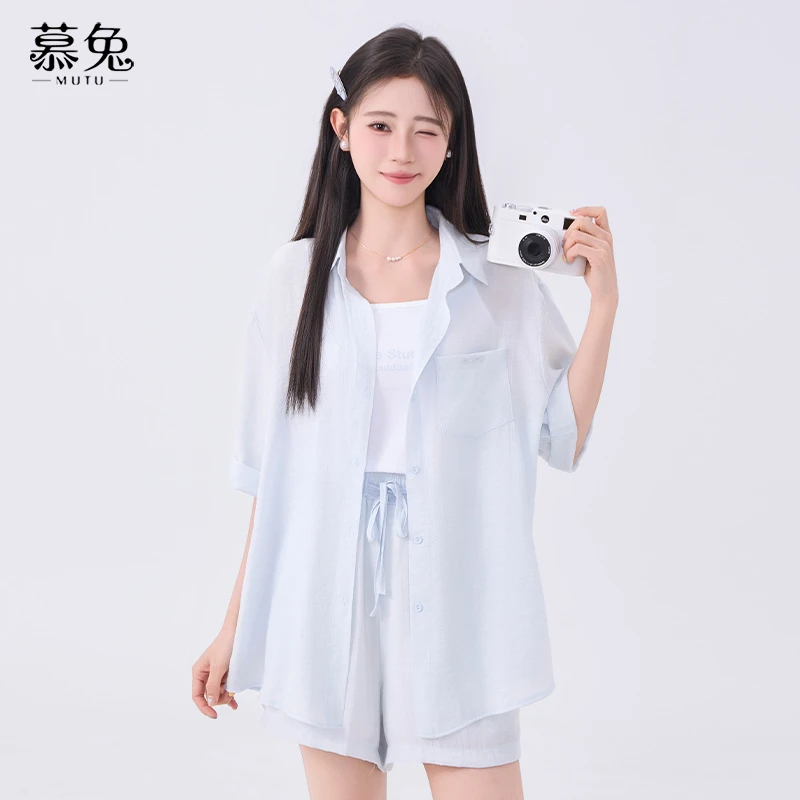 【粉丝专属】25746韩系慵懒风套装短袖衬衫吊带背心休闲短裤三件套