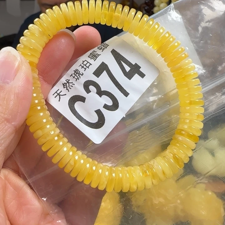 琥珀珠宝奇石未镶嵌多样性发其一有瑕疵