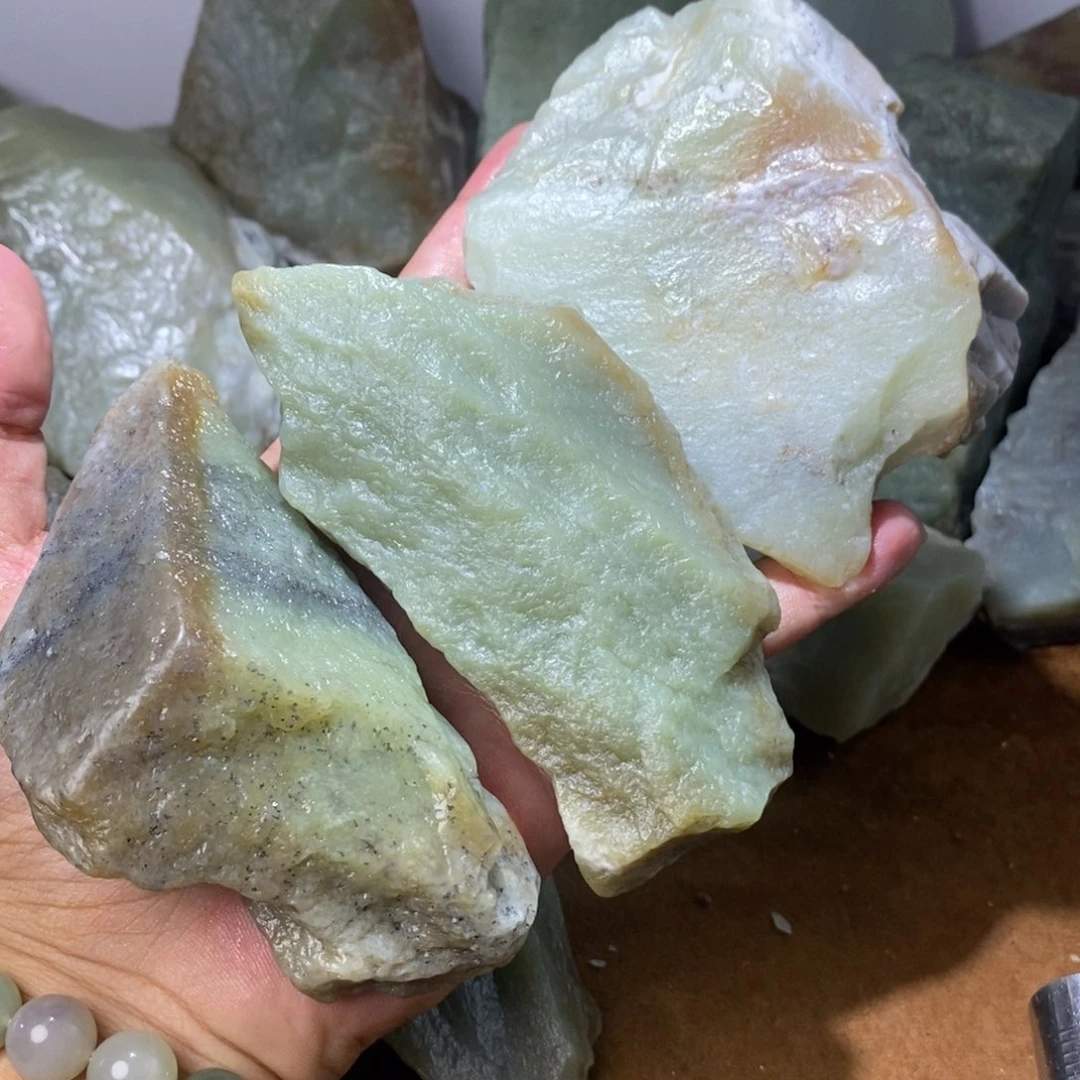 和田玉未镶嵌珠宝半成品撒****娜