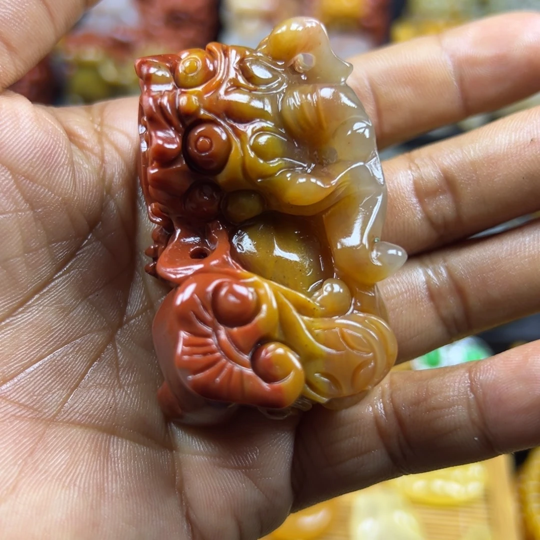 未镶嵌石英质玉（黄龙玉）手把件