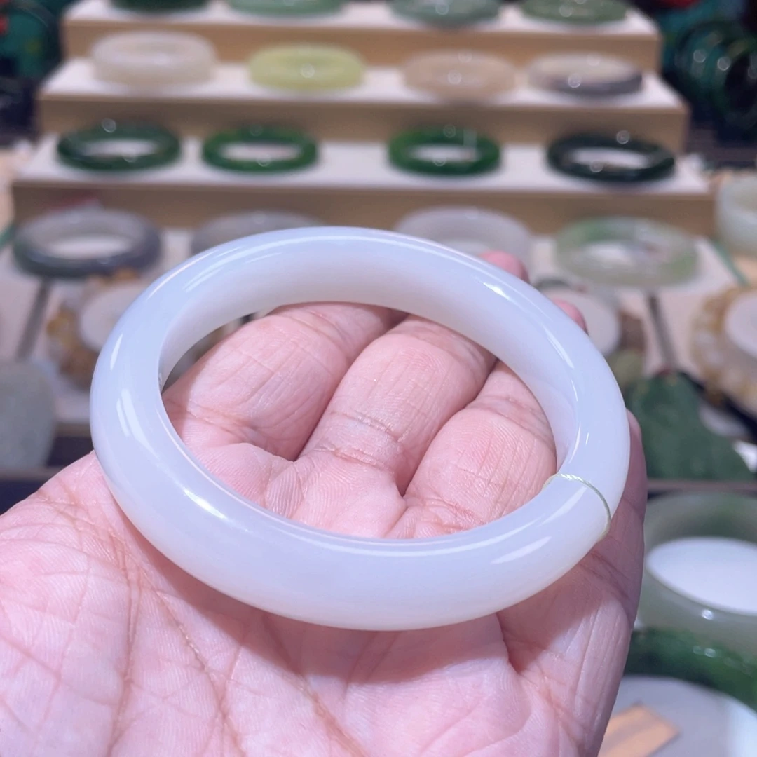 颈饰未镶嵌和田玉高冰白玉手镯57+