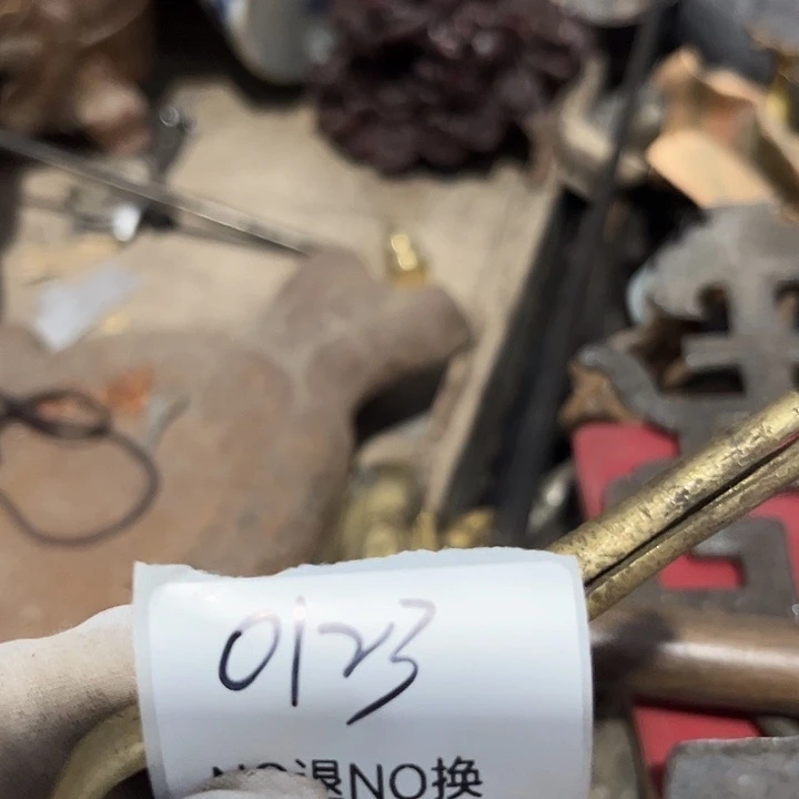 红***，木头木头不退不换0123号工艺品