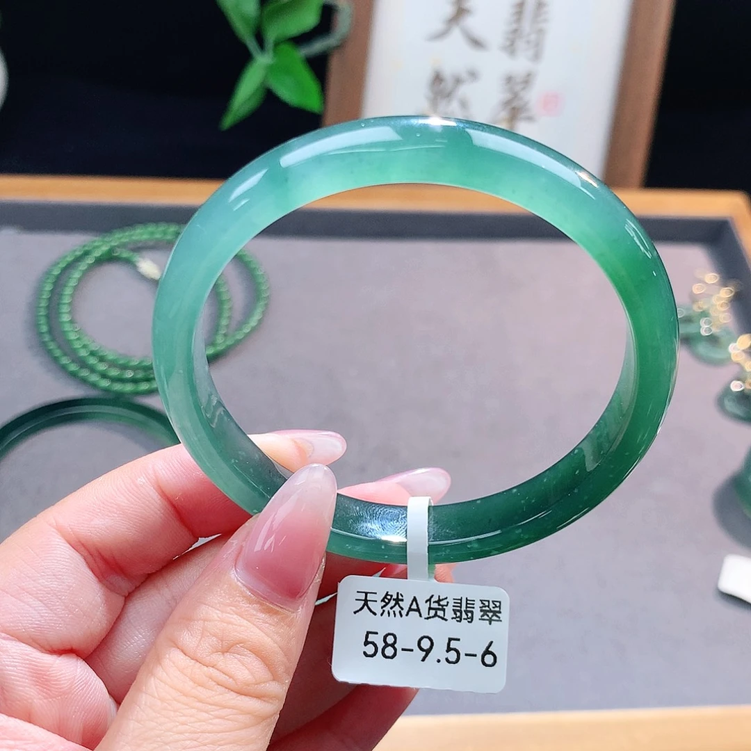 翡翠手镯（圆镯）未镶嵌