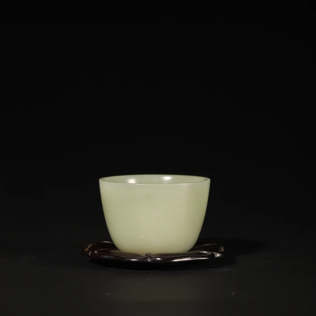 Lot09 清代 红木托配和田玉杯一套
