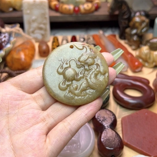 蛇纹石玉未镶嵌颈饰