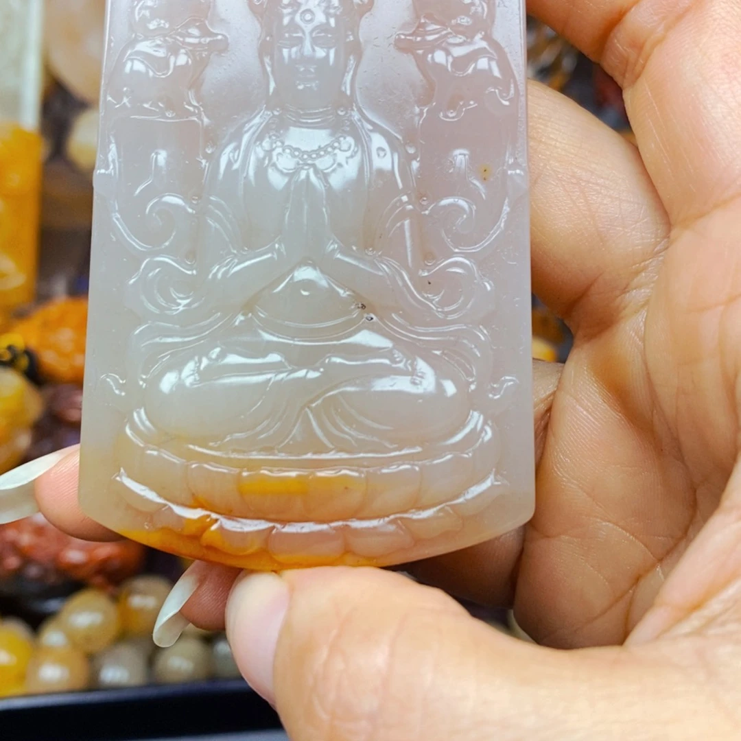 石英质玉（黄龙玉）未镶嵌颈饰
